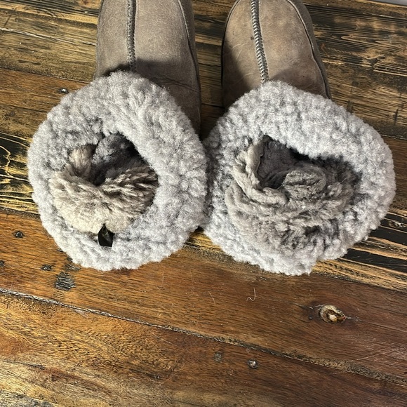 Egli’s sheepskin slippers. Never walked in. Cozy. Women’s 10/mens 8. Unisex - Picture 17 of 17